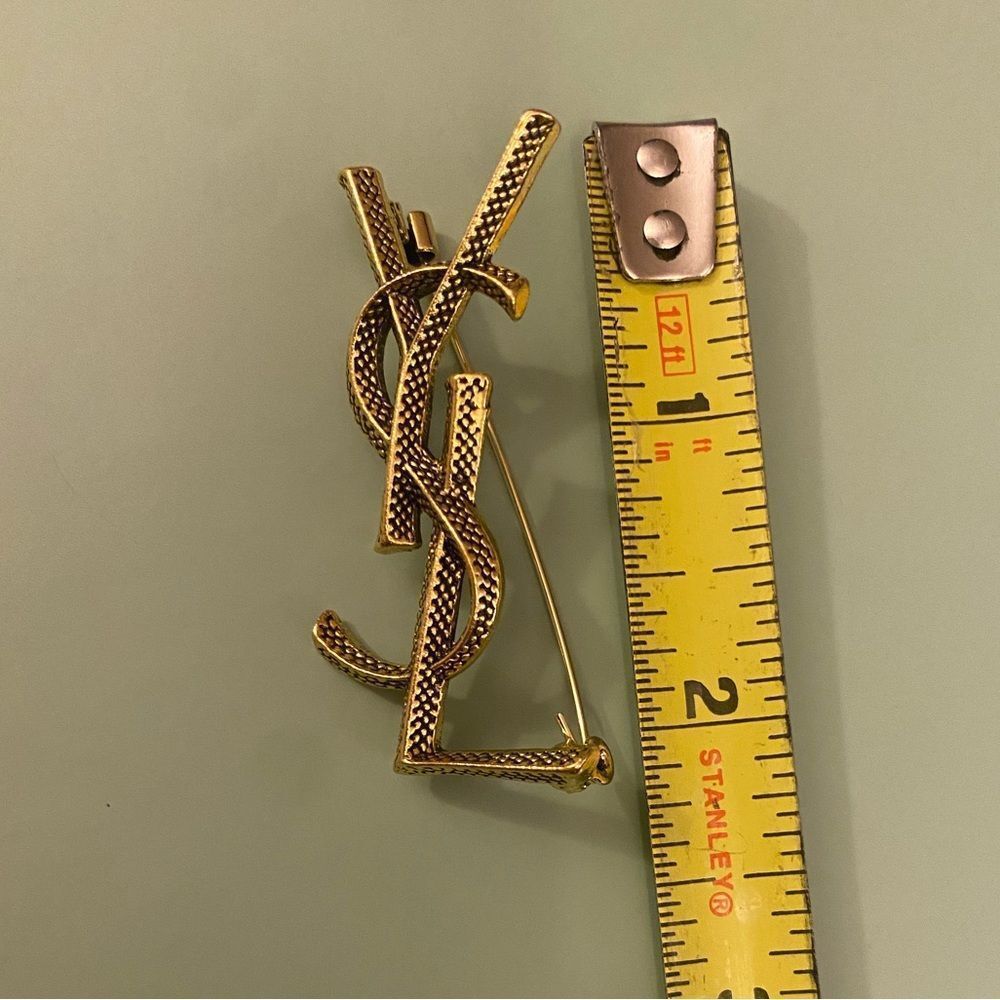 Classic Brooch - Picture 6 of 8